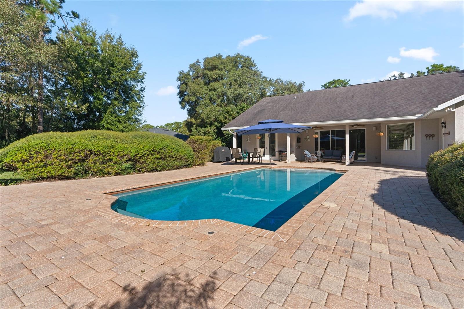 Listing photo id 51 for 5633 Nobis Circle