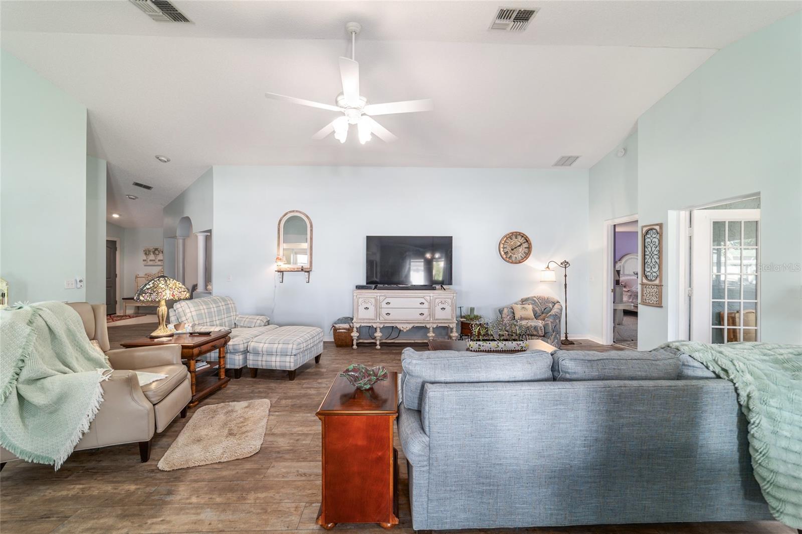 Image 19 of 67 For 9109 93rd Circle