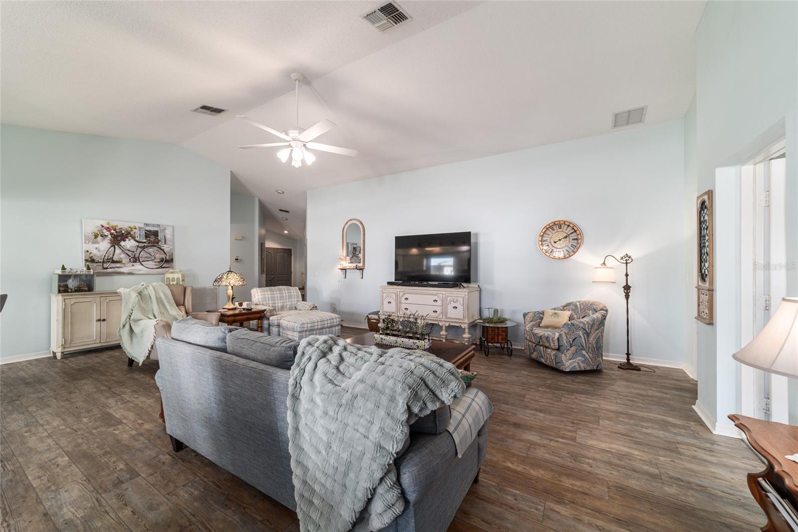 Image 20 of 67 For 9109 93rd Circle