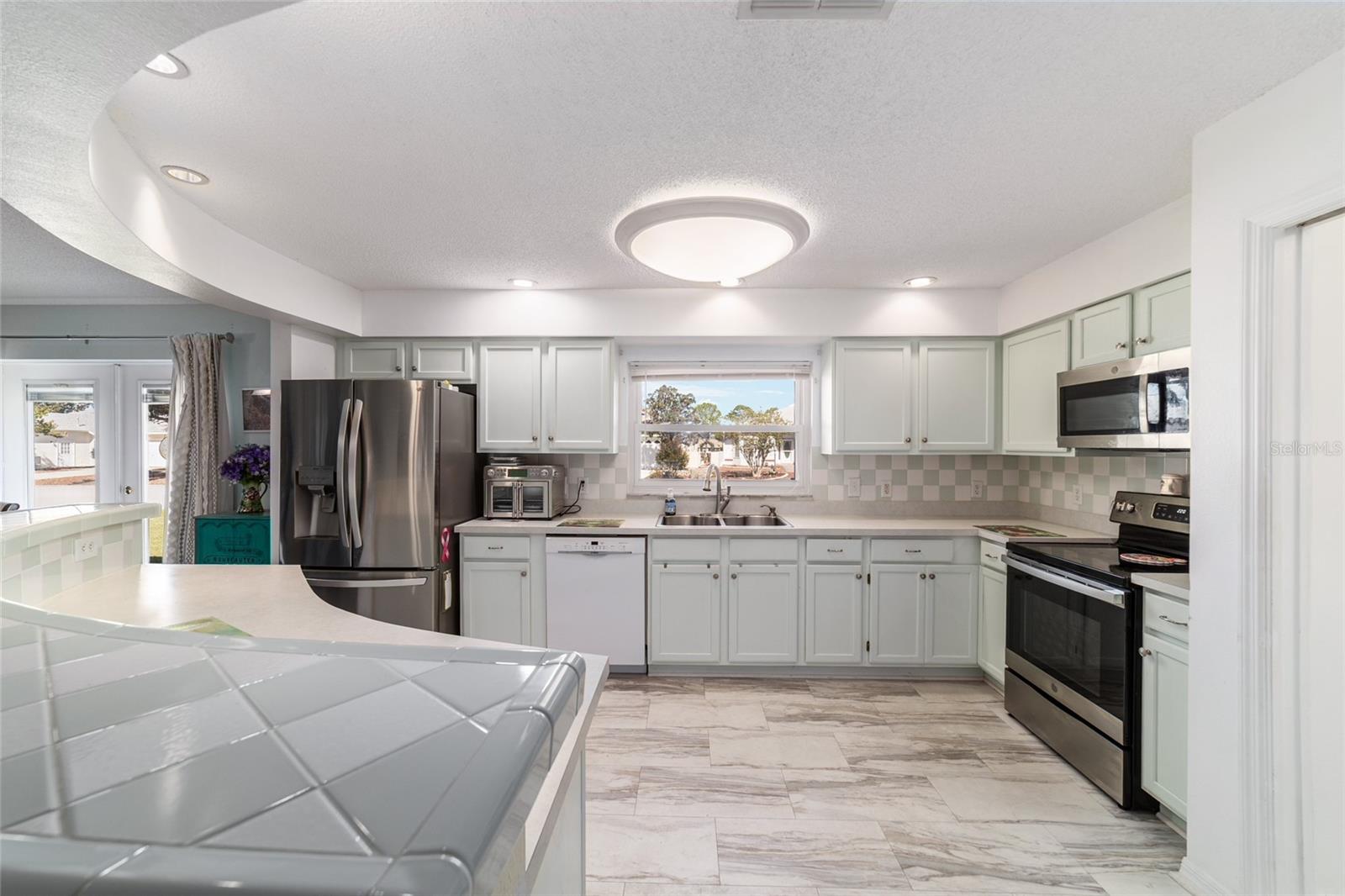 Image 32 of 67 For 9109 93rd Circle