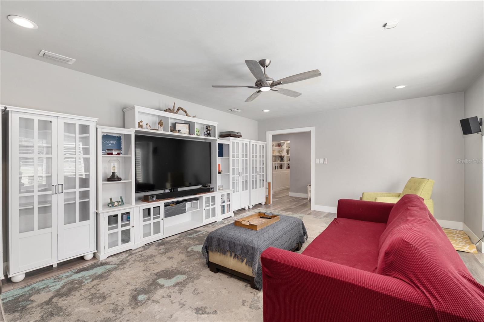 Image 17 of 97 For 2041 5th Street