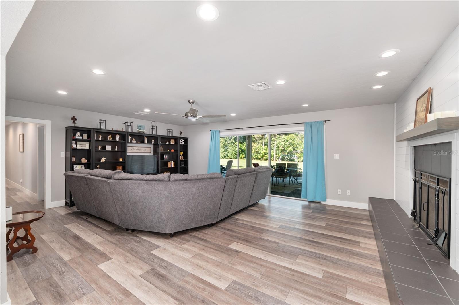 Image 21 of 97 For 2041 5th Street