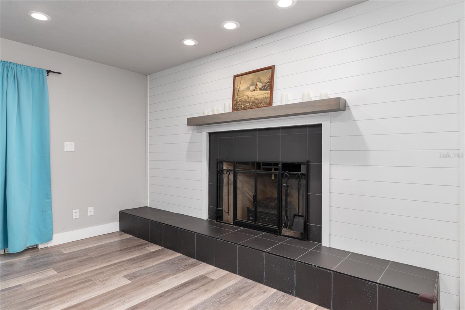 Image 22 of 97 For 2041 5th Street