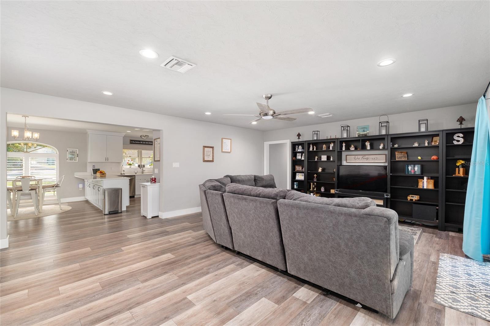 Image 23 of 97 For 2041 5th Street