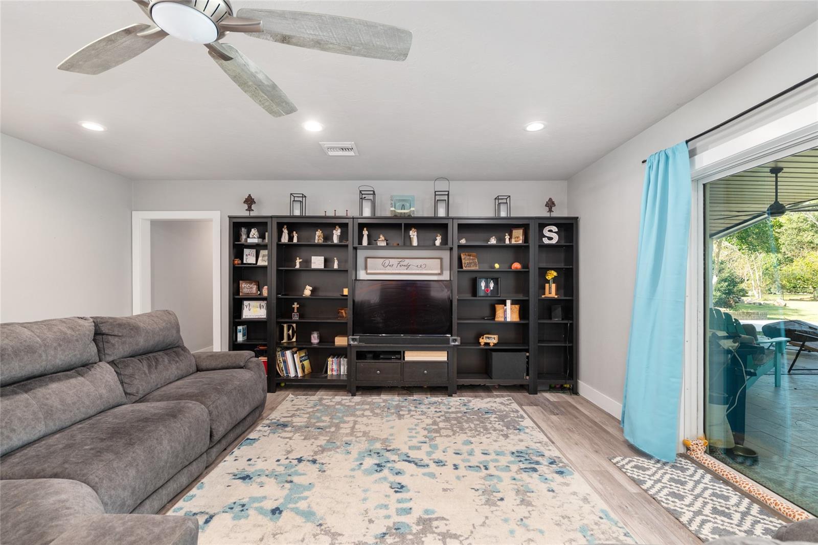 Image 24 of 97 For 2041 5th Street