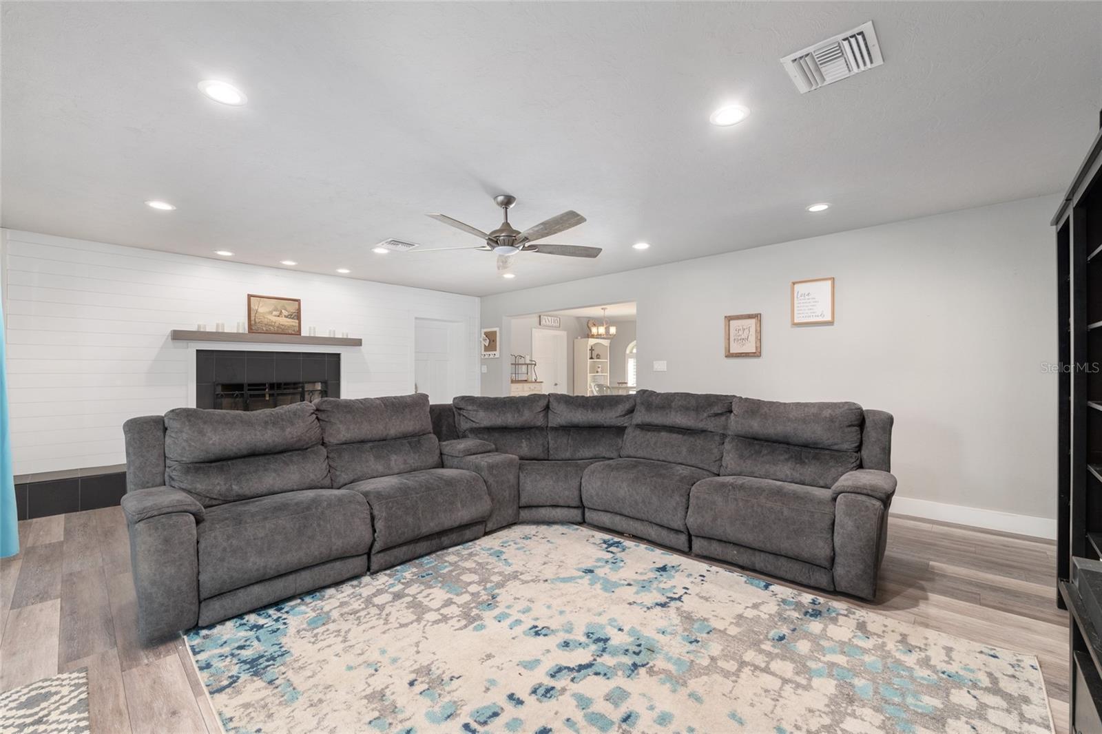 Image 25 of 97 For 2041 5th Street