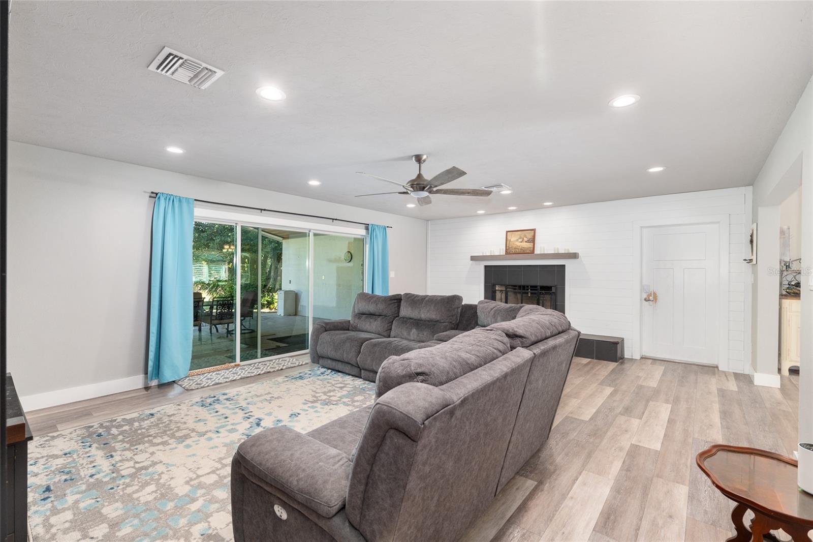 Image 26 of 97 For 2041 5th Street