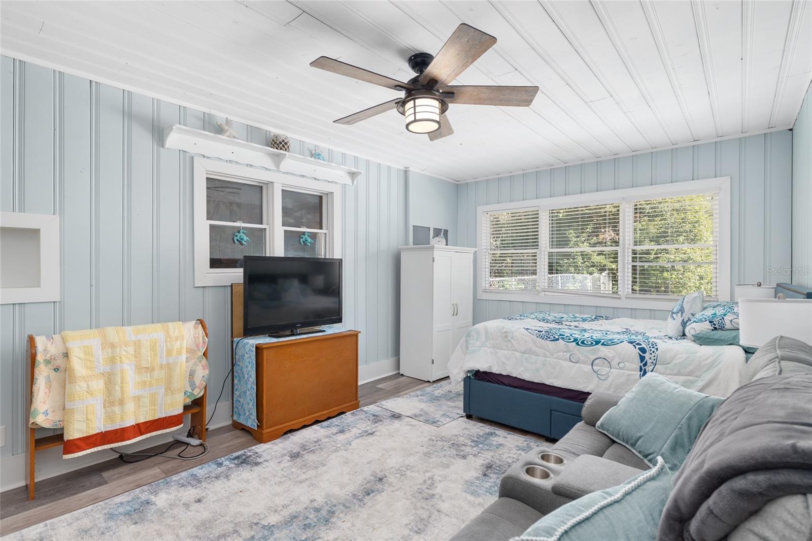 Image 63 of 97 For 2041 5th Street