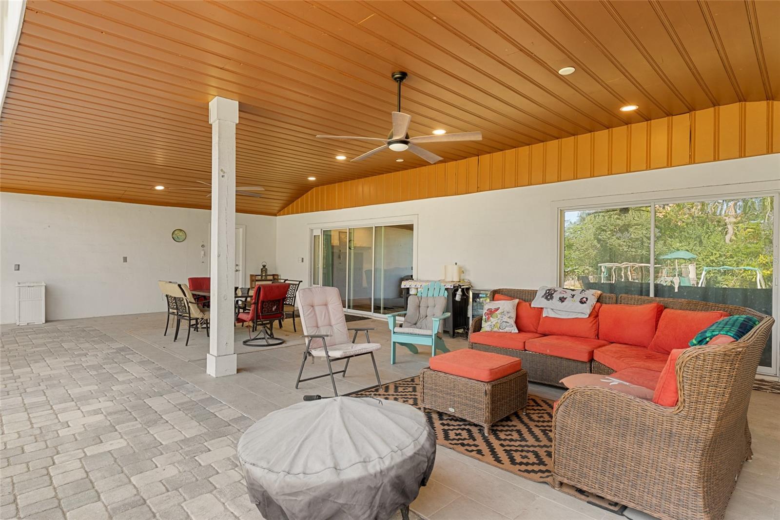 Image 66 of 97 For 2041 5th Street