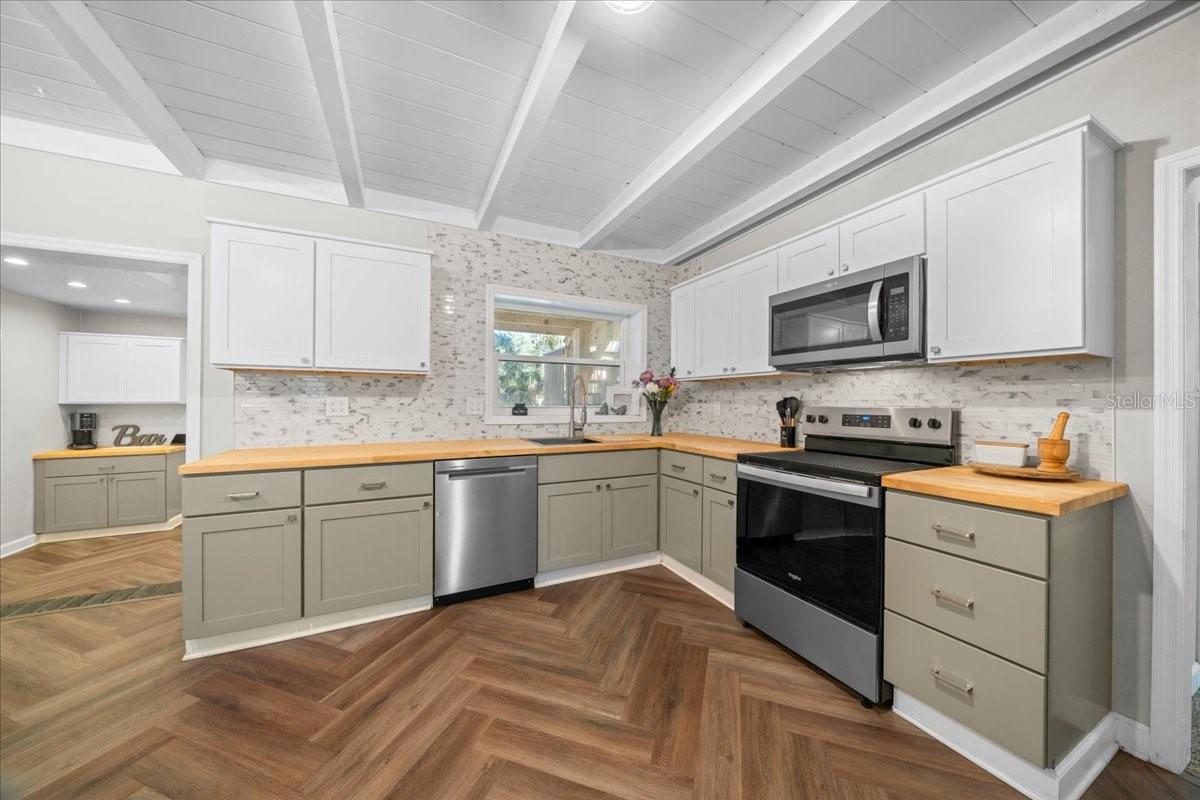 Image 10 of 49 For 2200 11th Court