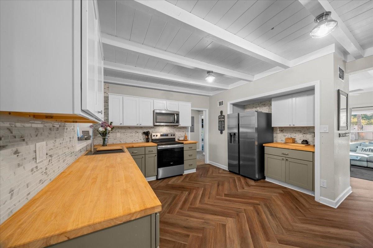 Image 13 of 49 For 2200 11th Court