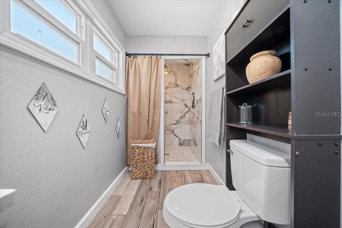 Image 21 of 49 For 2200 11th Court