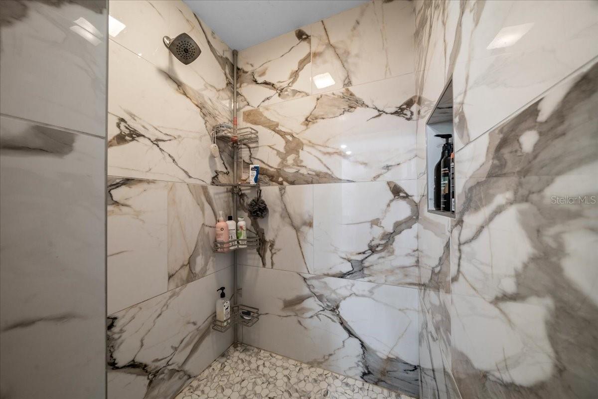 Image 22 of 49 For 2200 11th Court