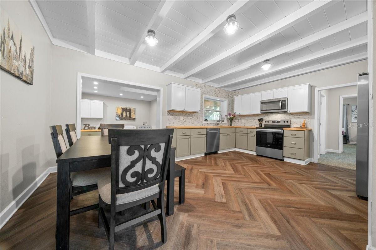 Image 7 of 49 For 2200 11th Court