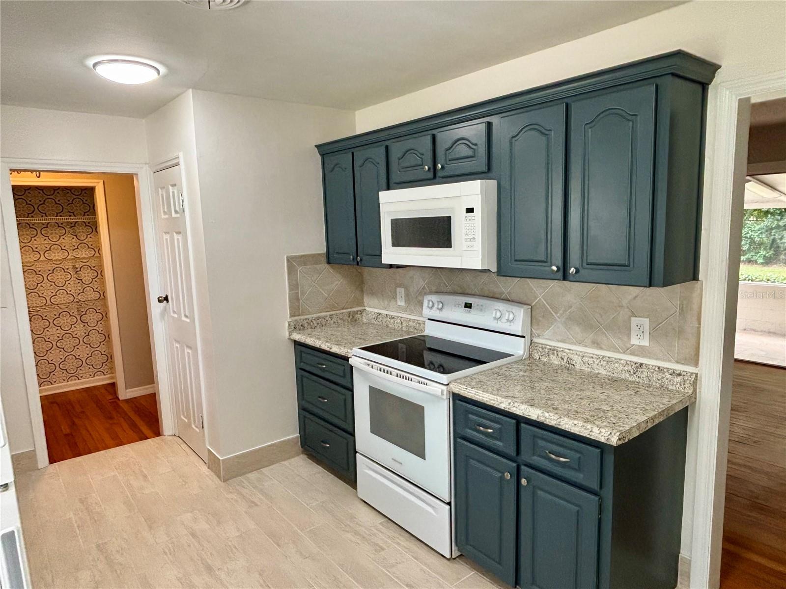 Image 3 of 23 For 1000 28th Street