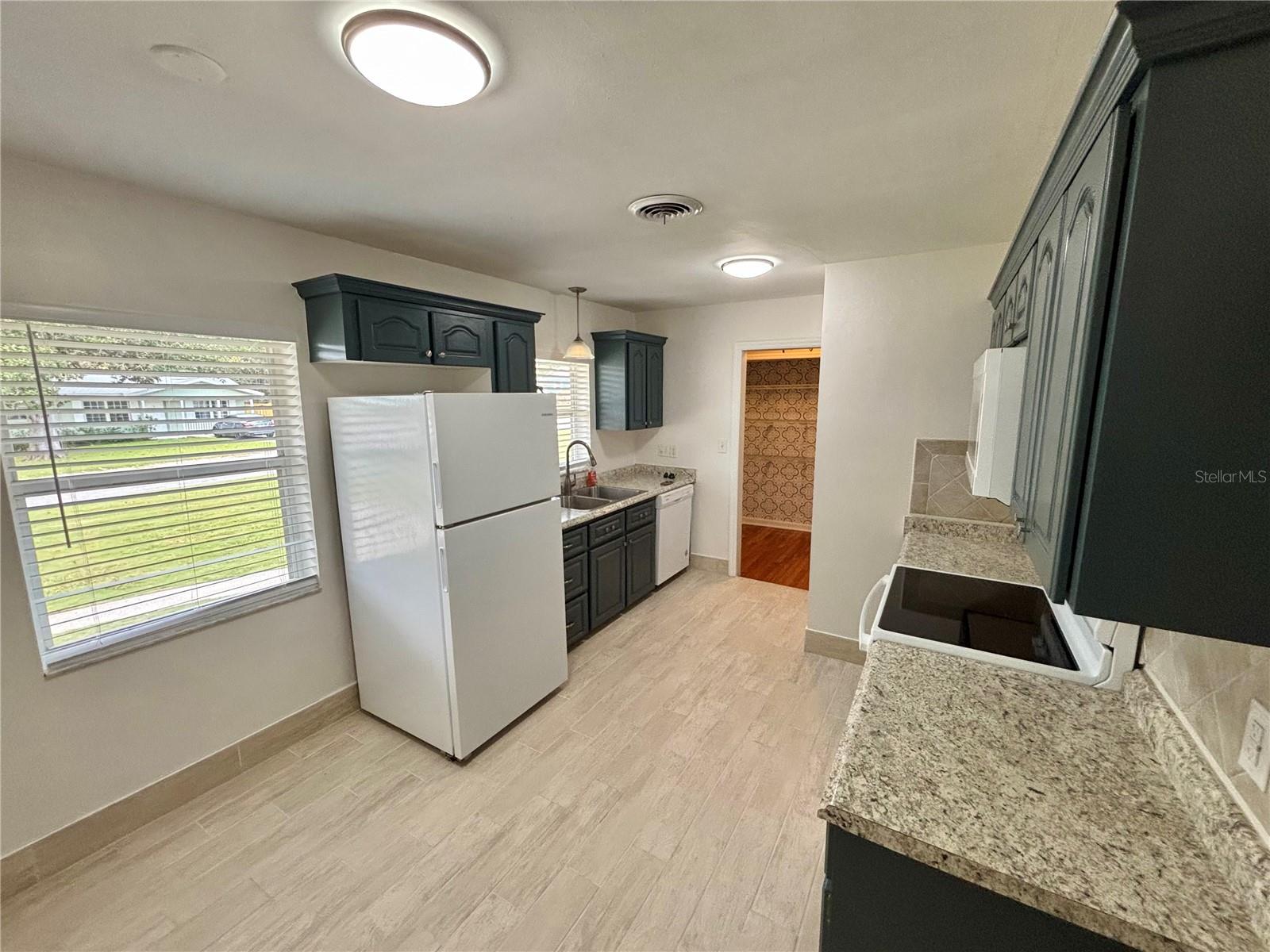 Image 5 of 23 For 1000 28th Street