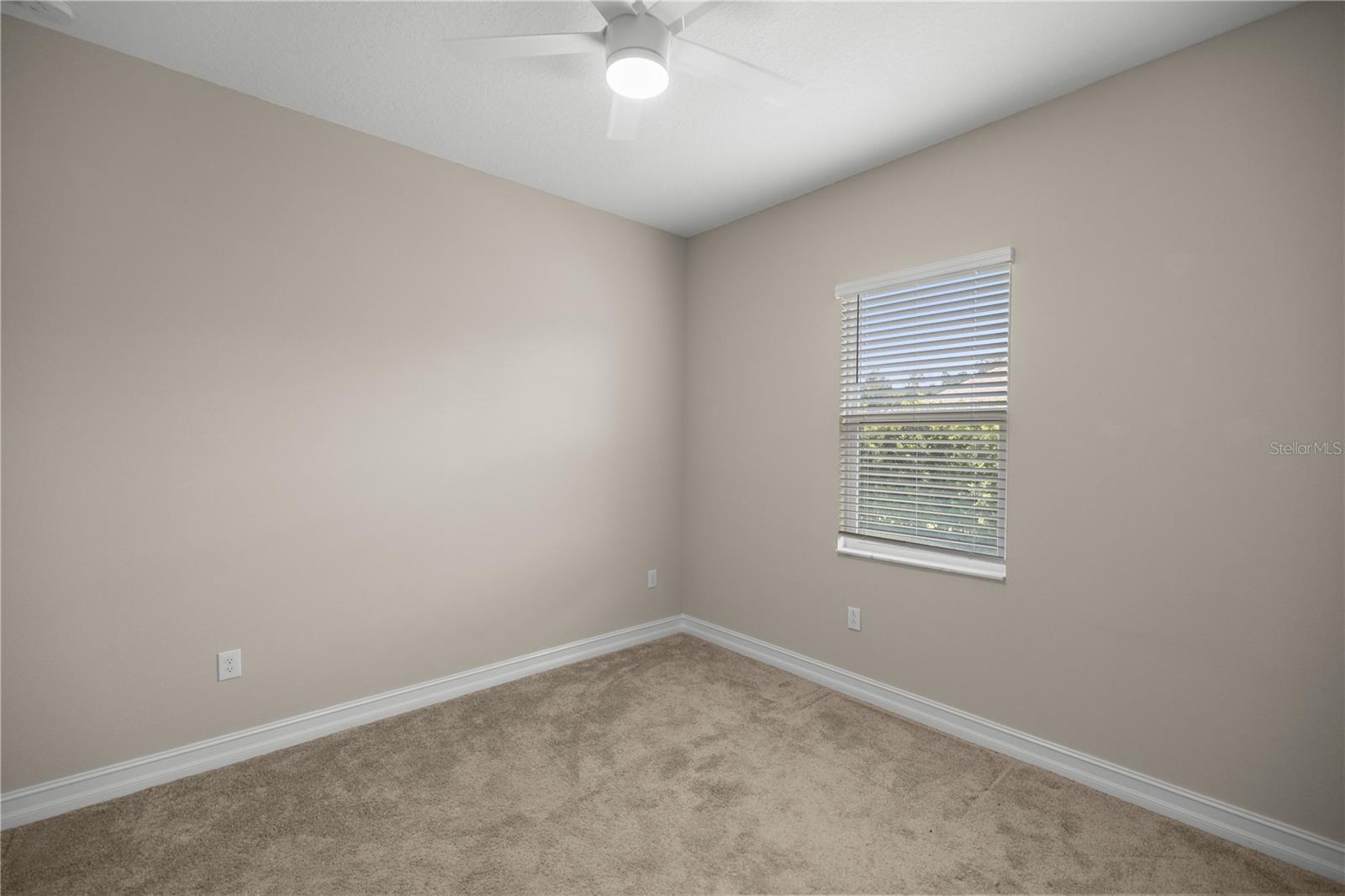 Listing photo id 13 for 719 41st Street