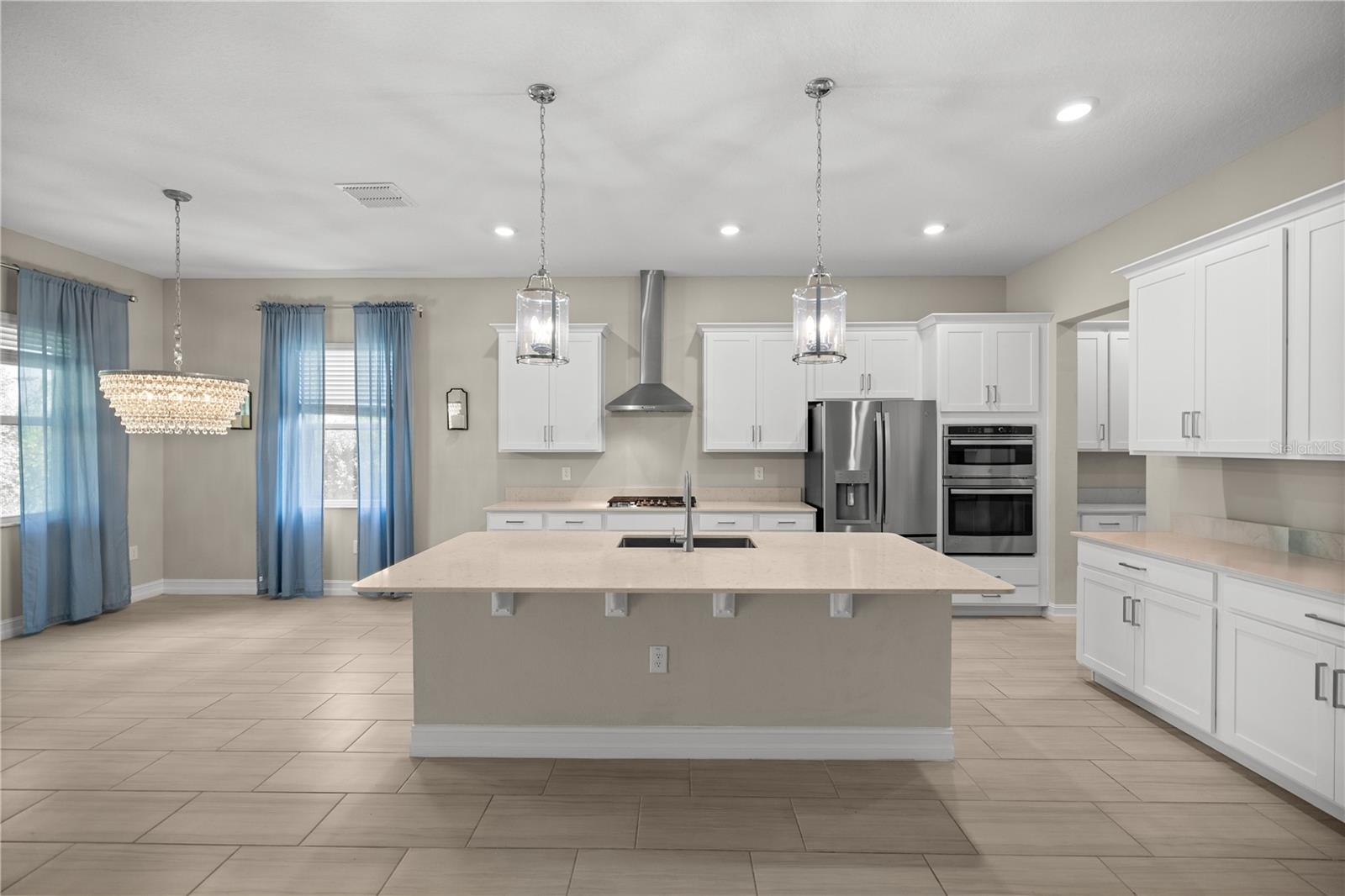 Listing photo id 2 for 719 41st Street