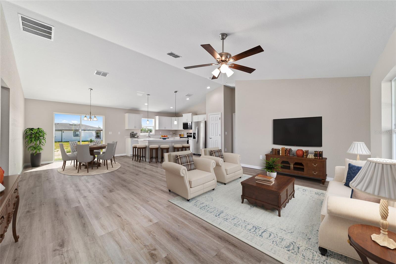 Listing photo id 1 for 1482 Manchester Drive