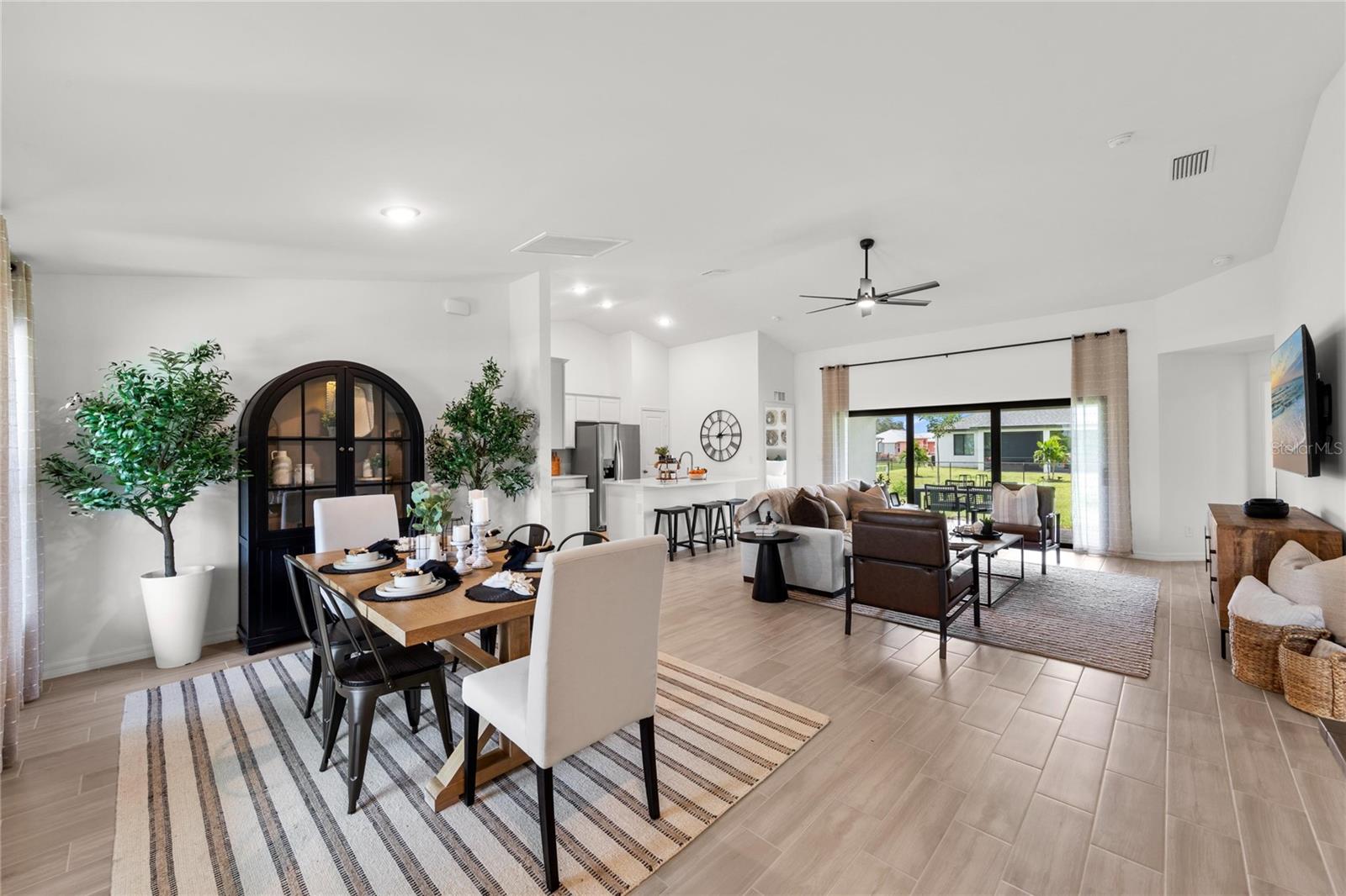 Listing photo id 10 for 2277 Swanson Drive