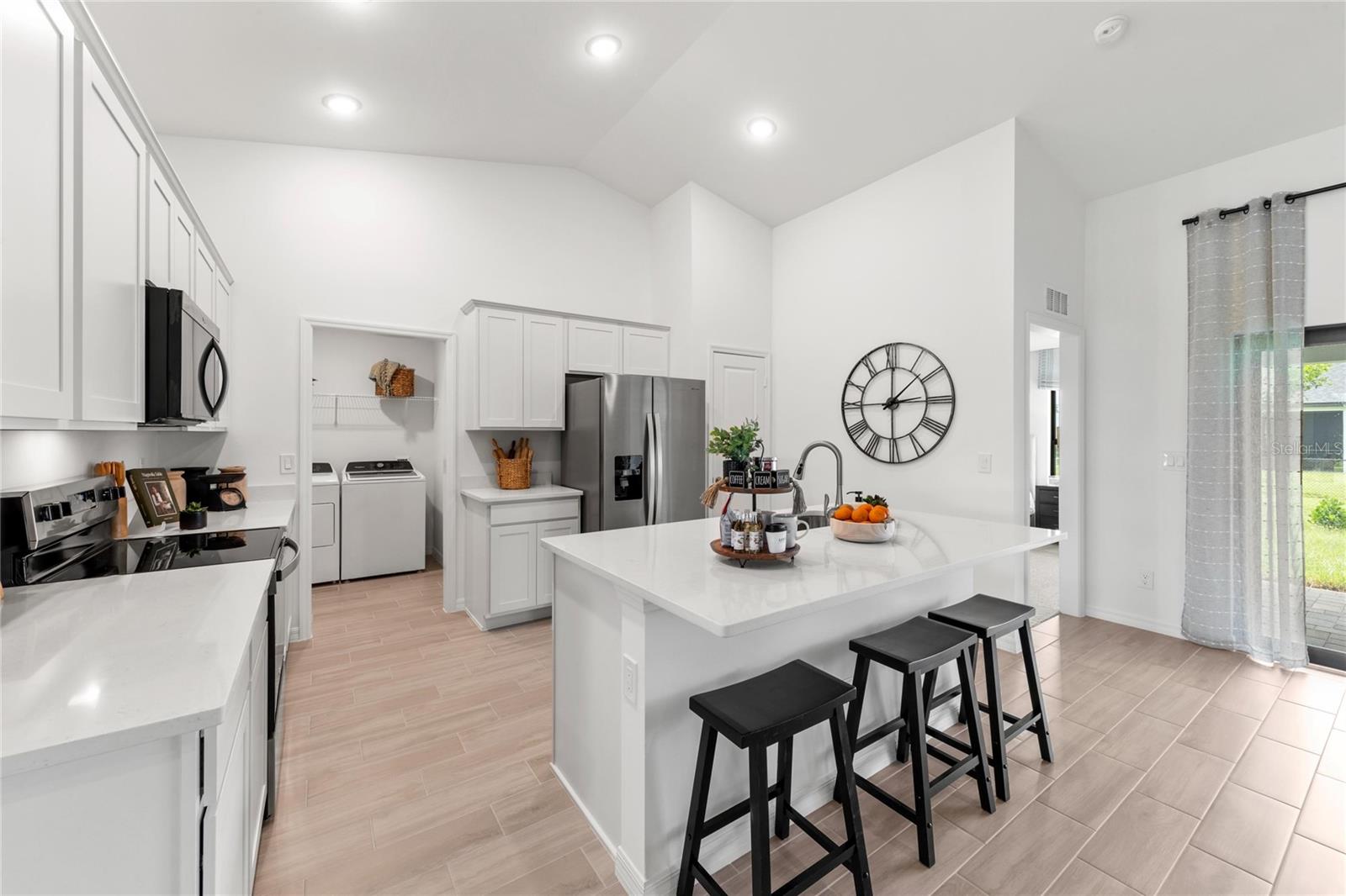 Listing photo id 7 for 2277 Swanson Drive