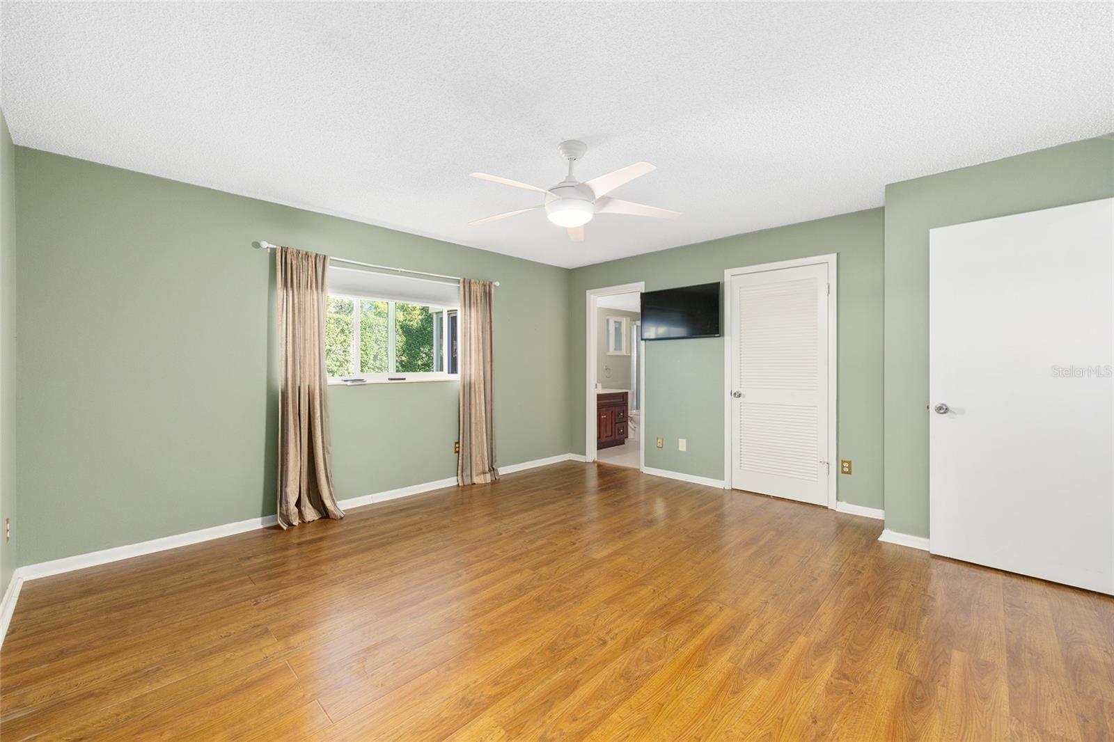 Image 20 of 39 For 8655 98th Street Road G