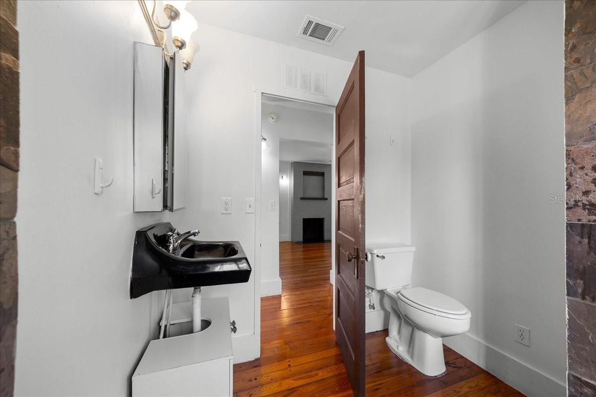 Image 20 of 44 For 722 10th Street