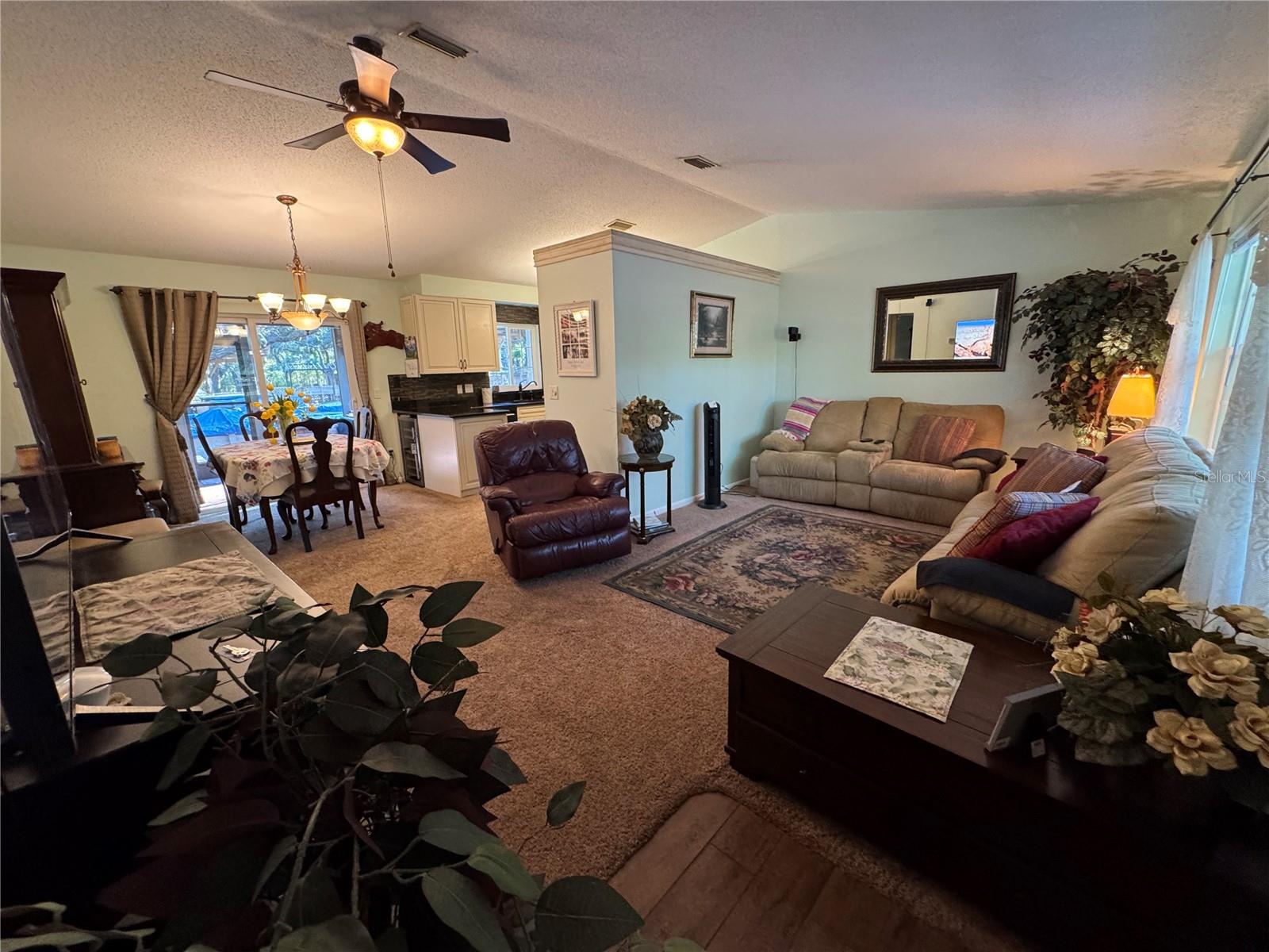 Listing photo id 10 for 4540 Sandy Hill Street