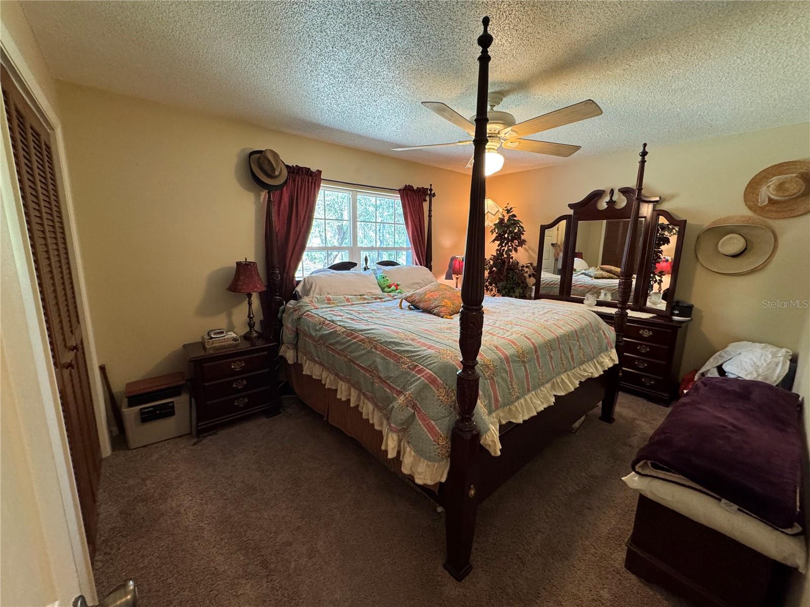 Listing photo id 13 for 4540 Sandy Hill Street