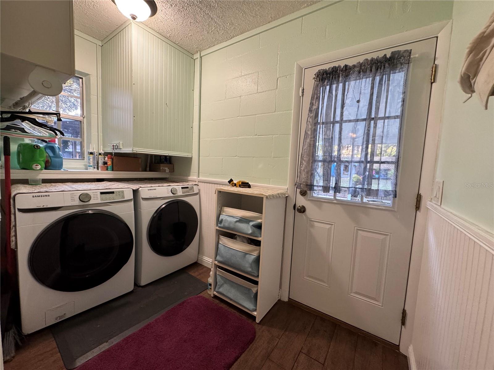 Listing photo id 19 for 4540 Sandy Hill Street