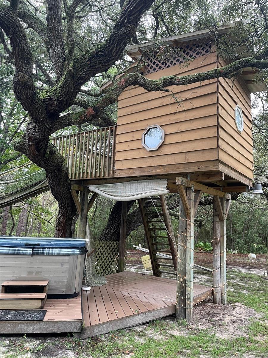 Listing photo id 25 for 4540 Sandy Hill Street