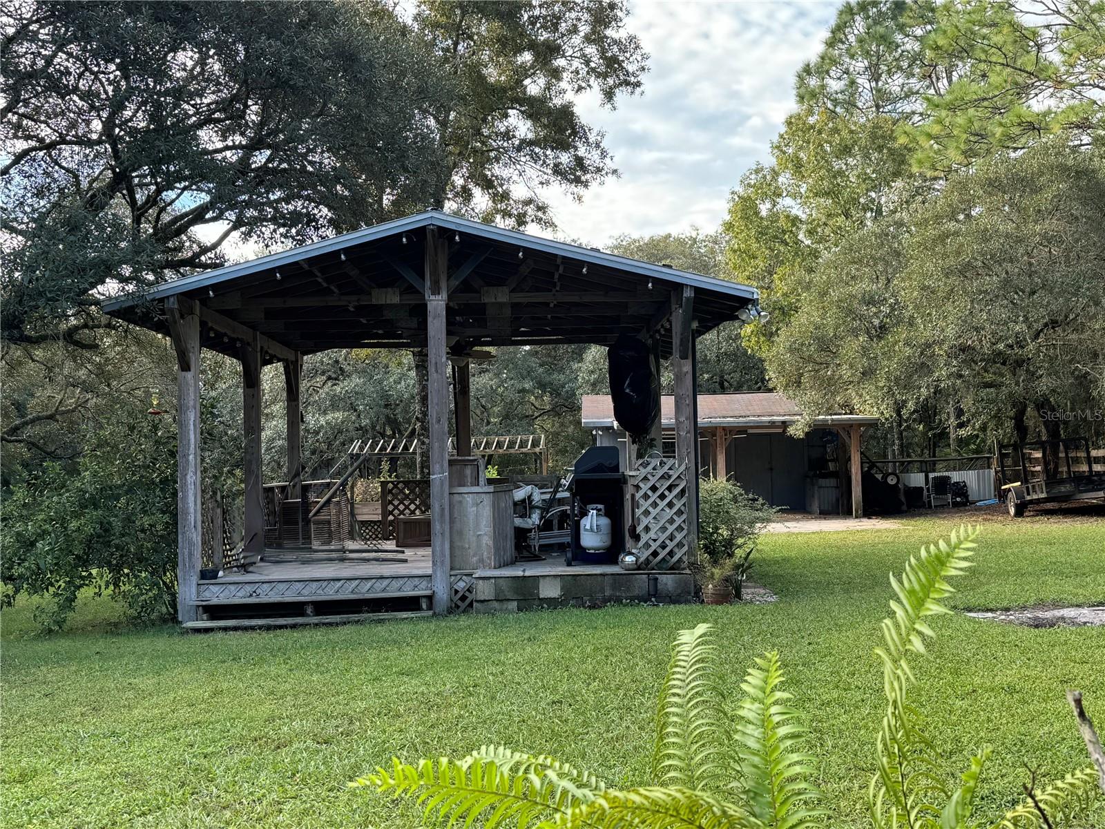 Listing photo id 27 for 4540 Sandy Hill Street