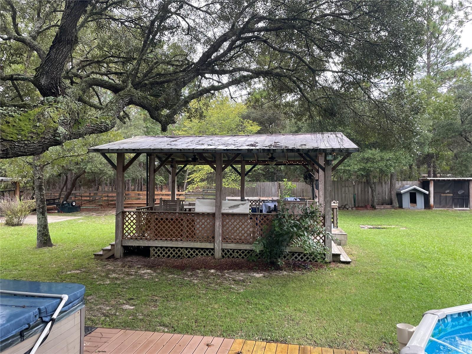 Listing photo id 28 for 4540 Sandy Hill Street