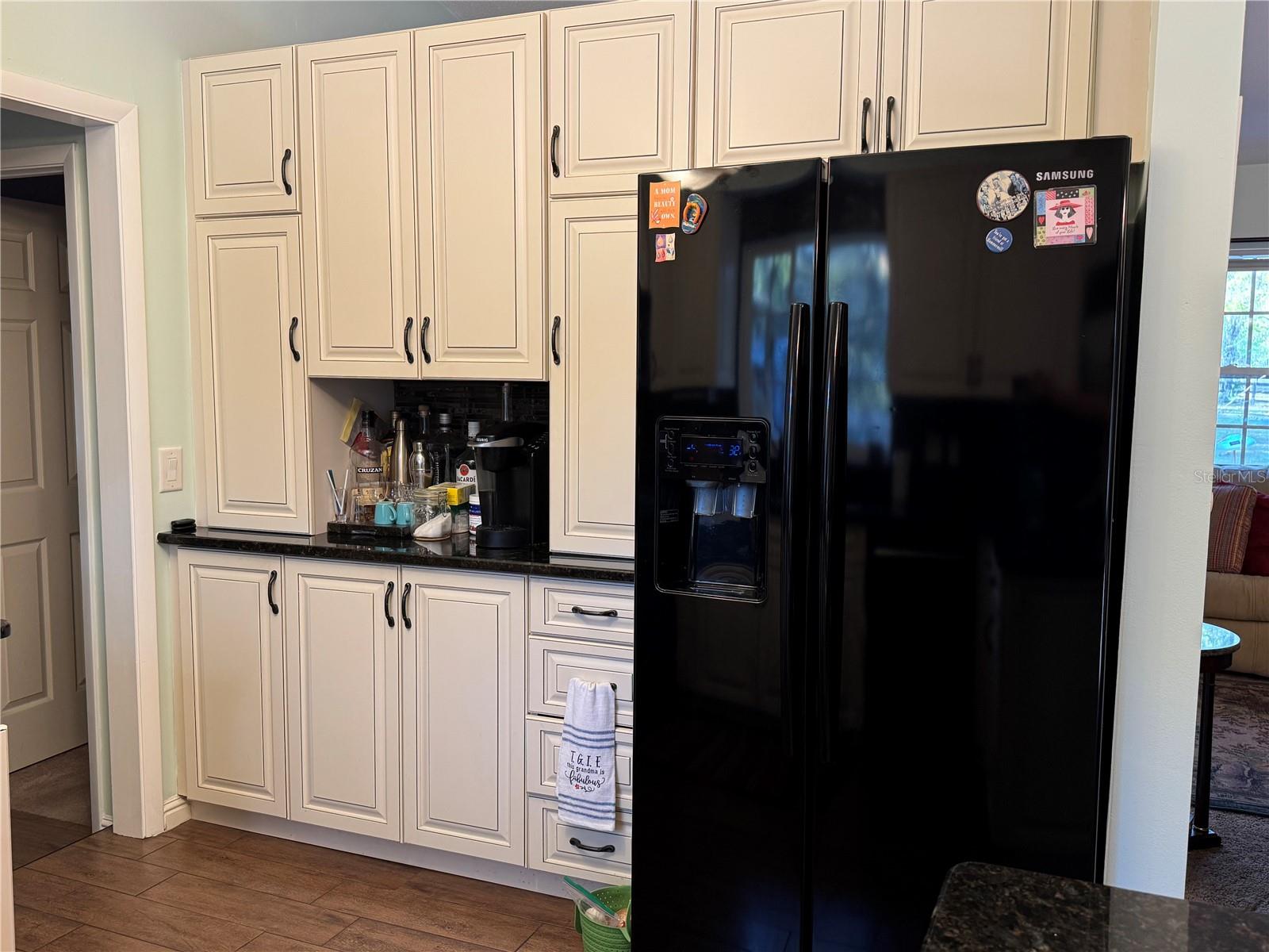 Listing photo id 5 for 4540 Sandy Hill Street