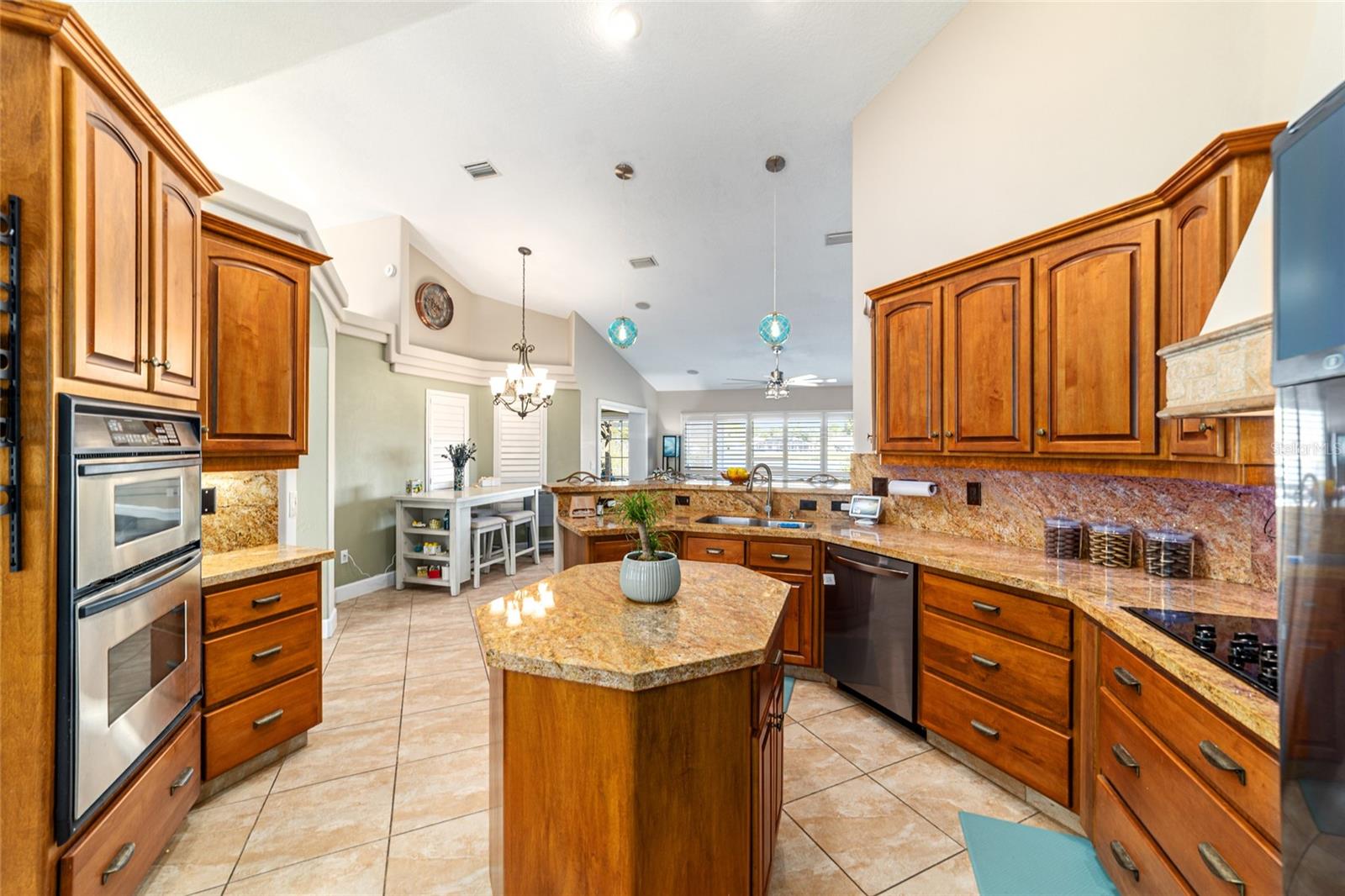 Listing photo id 9 for 27 Hickory Loop