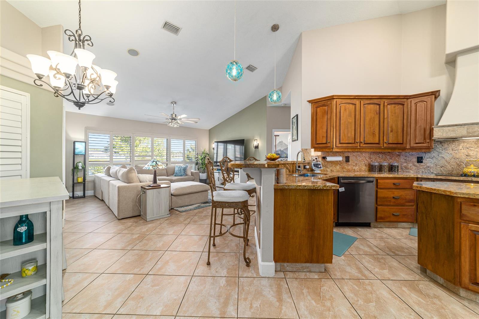 Listing photo id 11 for 27 Hickory Loop