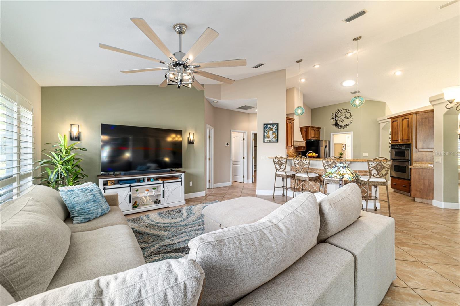 Listing photo id 14 for 27 Hickory Loop