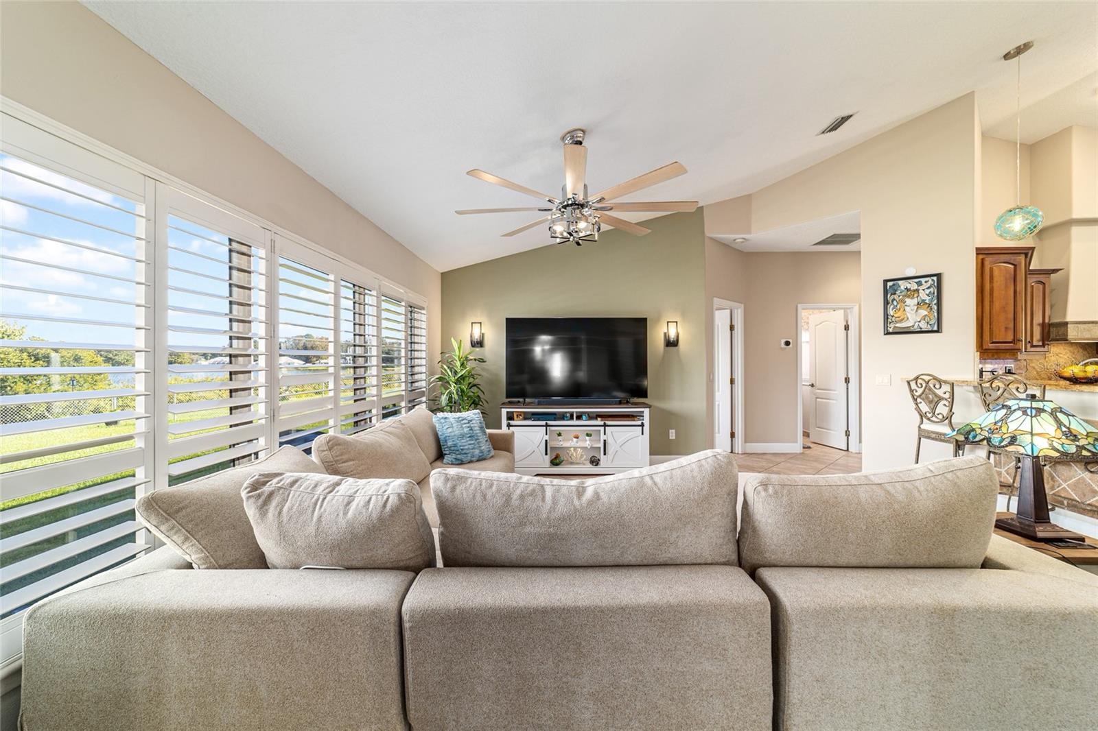 Listing photo id 15 for 27 Hickory Loop