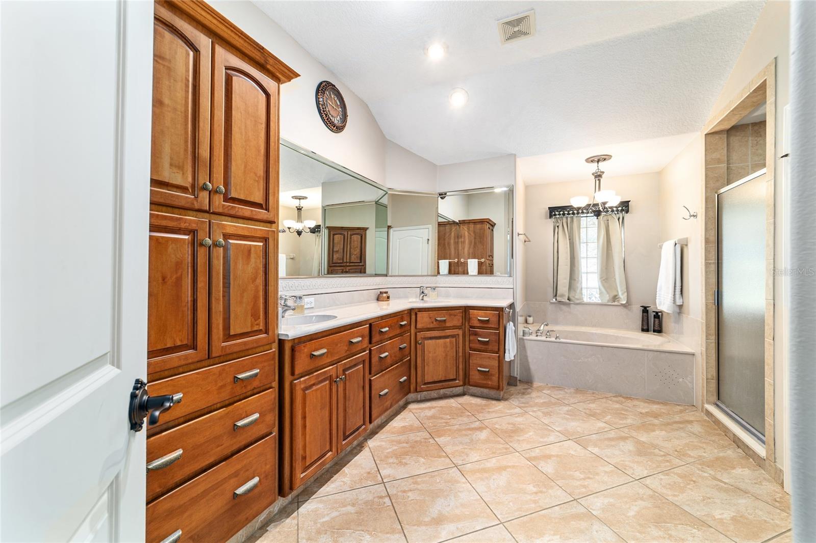 Listing photo id 19 for 27 Hickory Loop