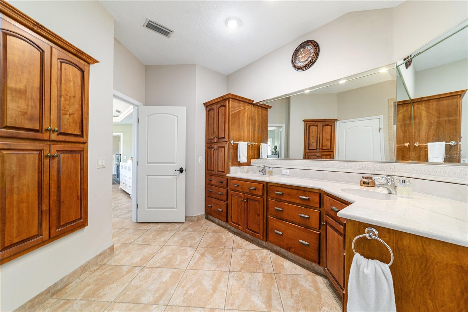 Listing photo id 20 for 27 Hickory Loop