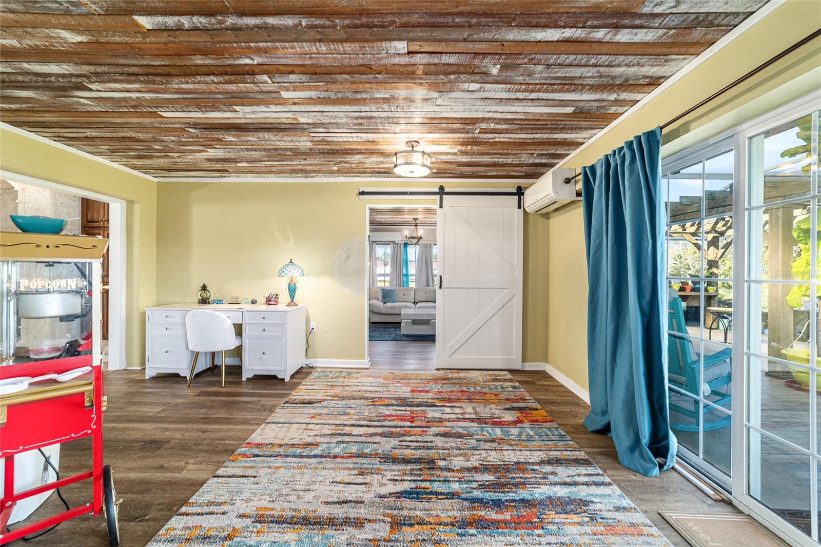 Listing photo id 27 for 27 Hickory Loop