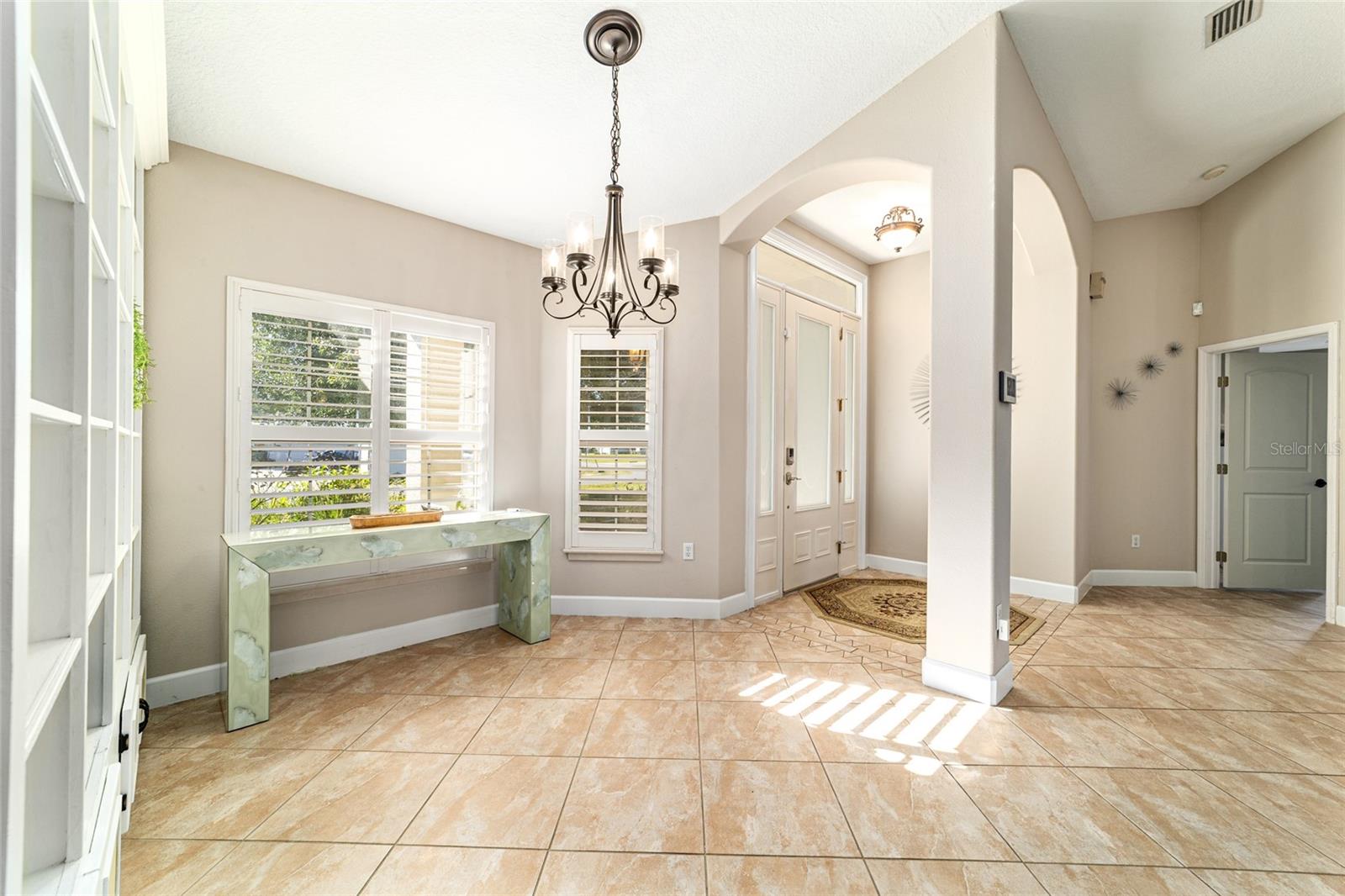 Listing photo id 3 for 27 Hickory Loop