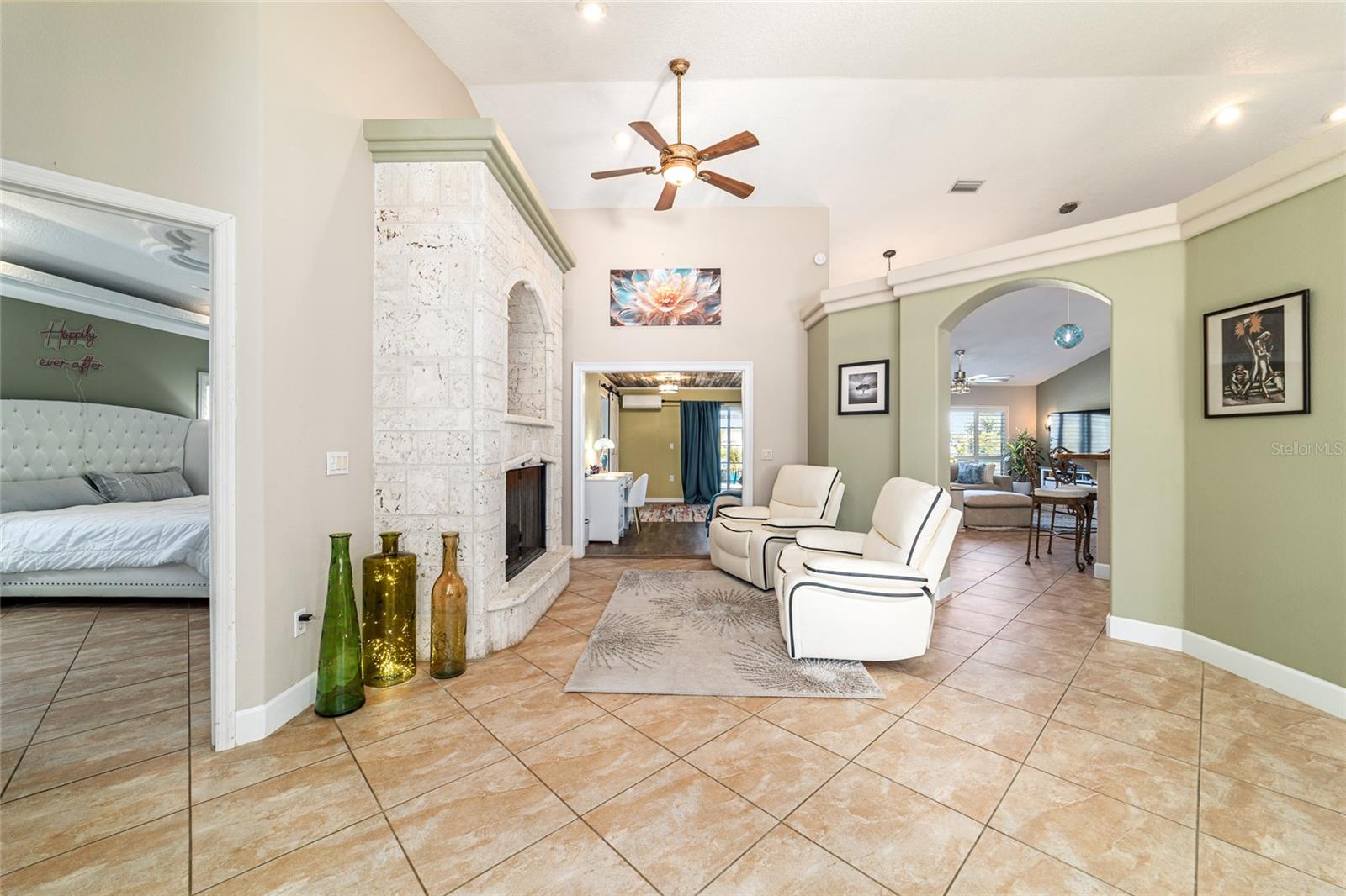 Listing photo id 4 for 27 Hickory Loop