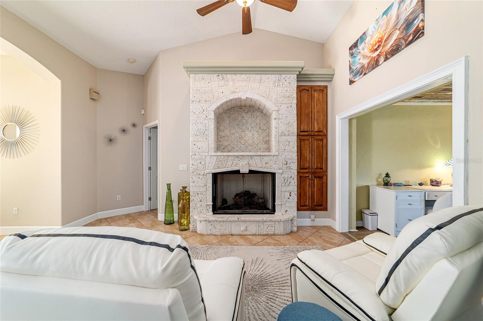 Listing photo id 6 for 27 Hickory Loop