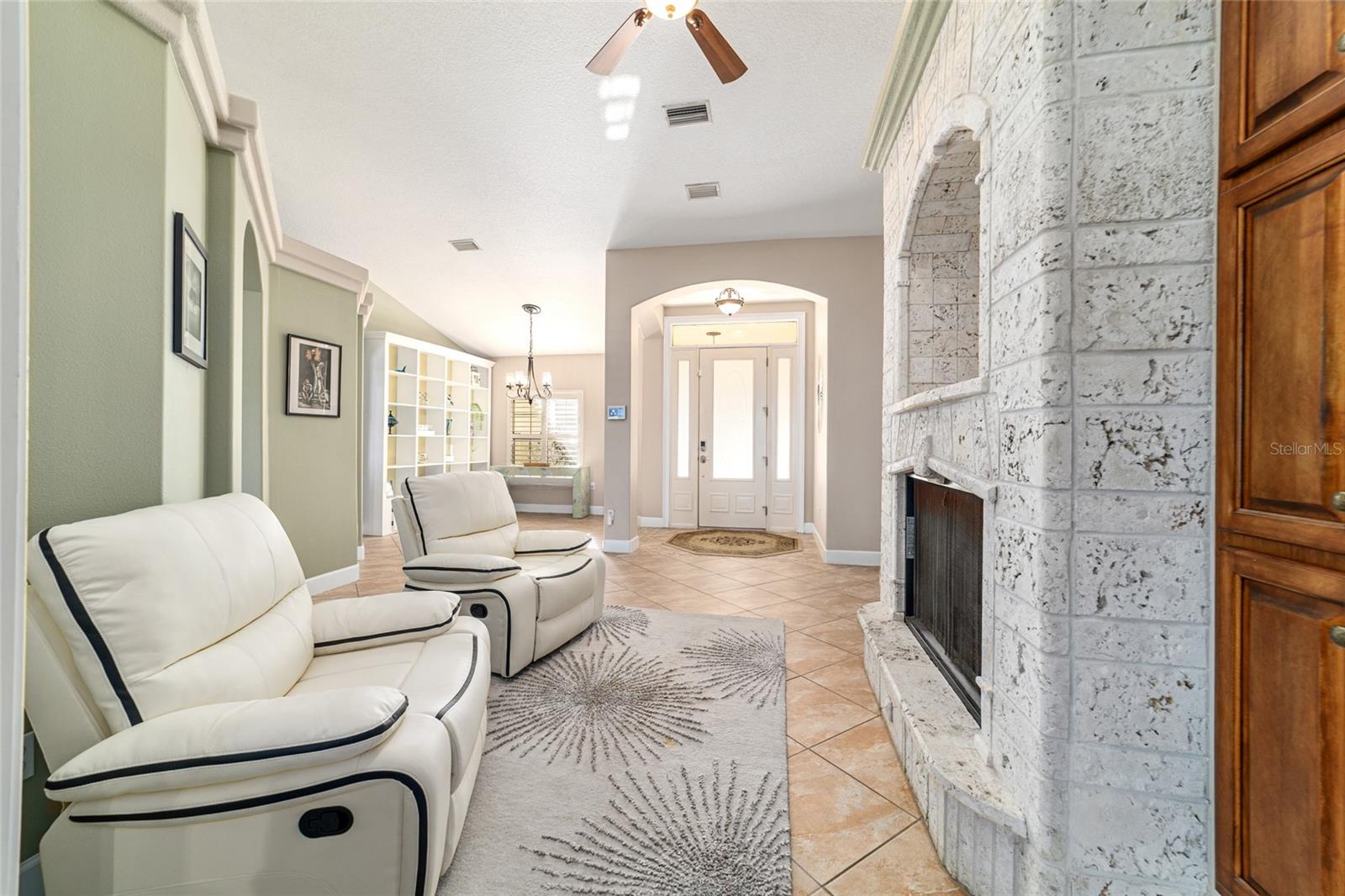 Listing photo id 7 for 27 Hickory Loop