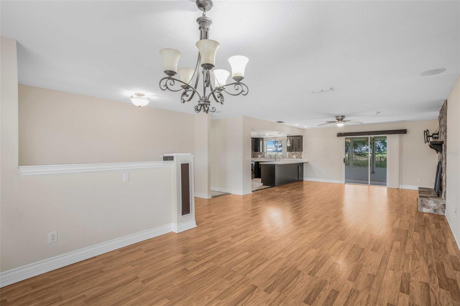 Image 11 of 61 For 981 Foxrun Terrace