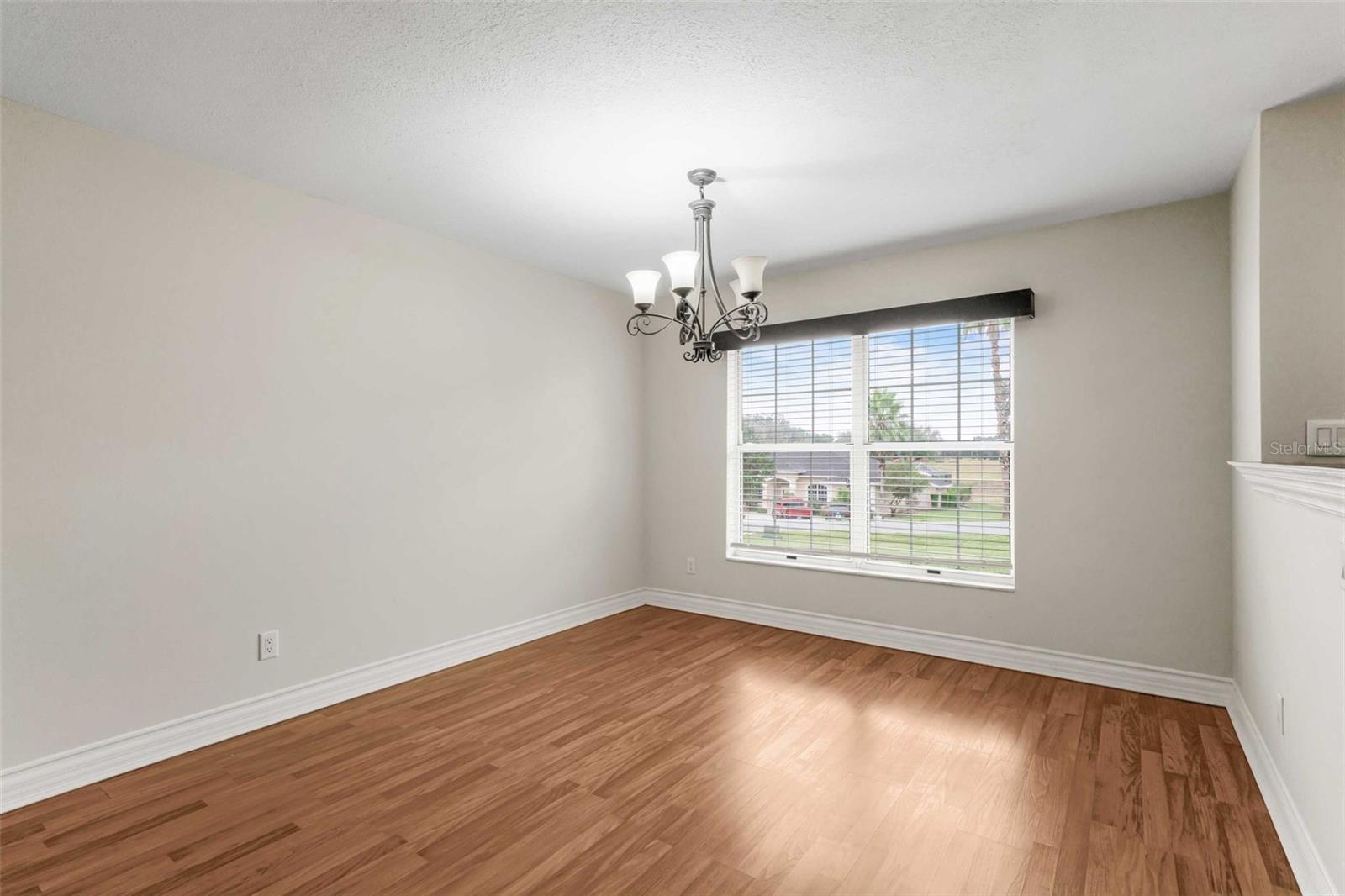 Image 13 of 61 For 981 Foxrun Terrace