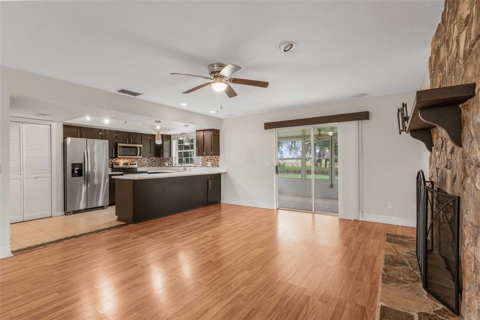 Image 15 of 61 For 981 Foxrun Terrace