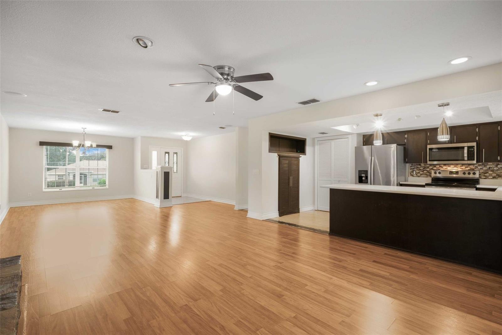 Image 16 of 61 For 981 Foxrun Terrace