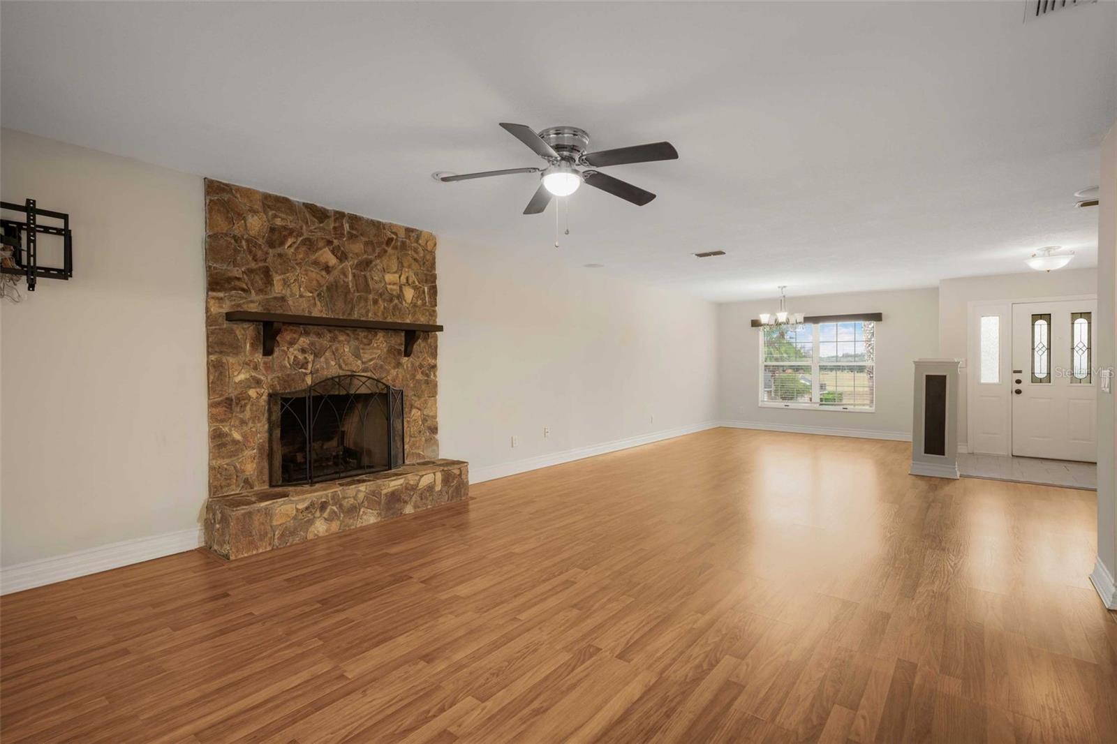 Image 18 of 61 For 981 Foxrun Terrace